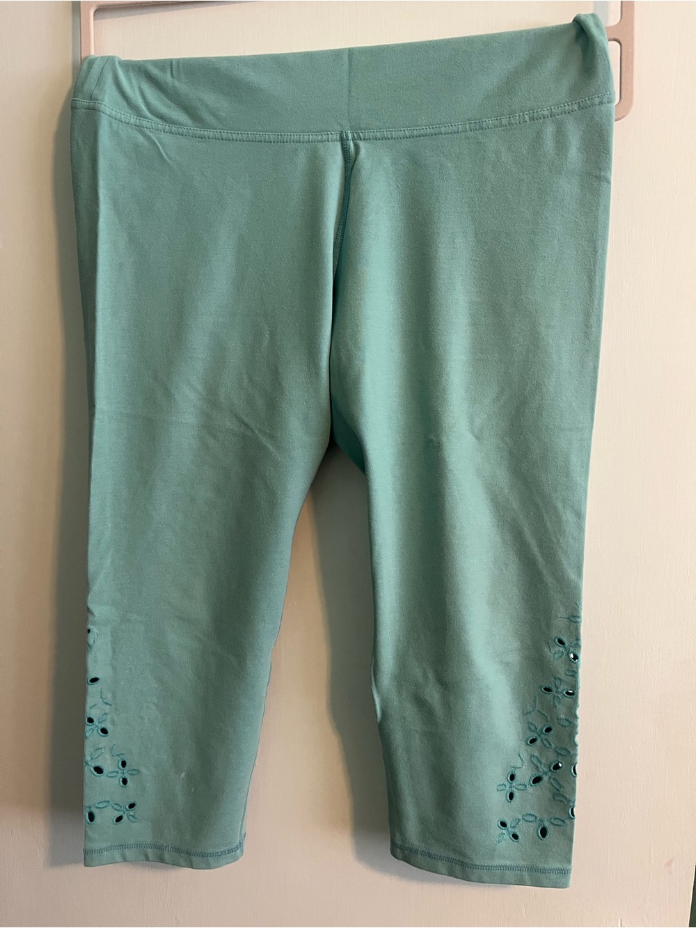 Women's Mint Green Capri Leggings